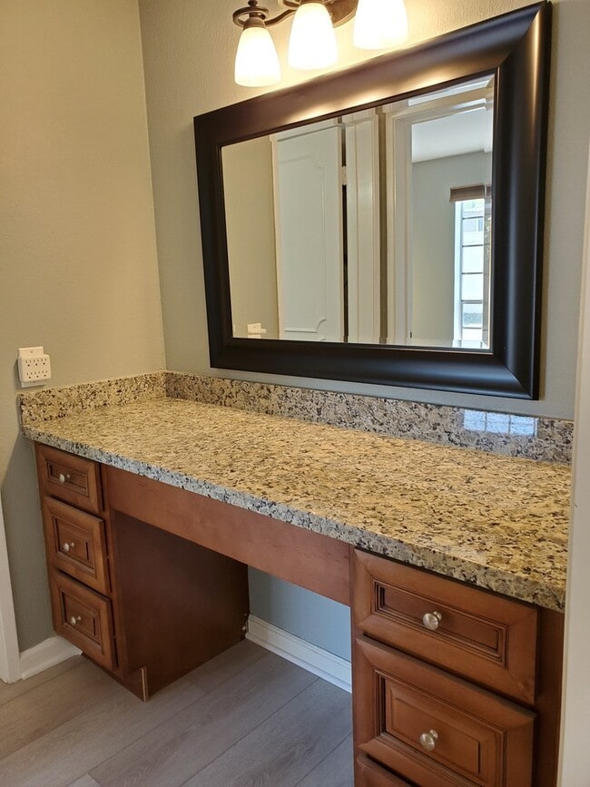 Building Photo - ENCHANTING 1 Bd/1 Ba Ground Floor Unit w/O...