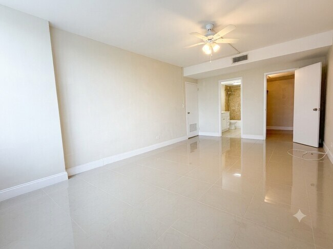 Building Photo - 2800 N Flagler Dr