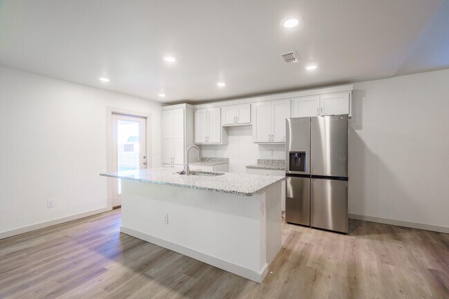 Building Photo - 3622 E 3rd Pl
