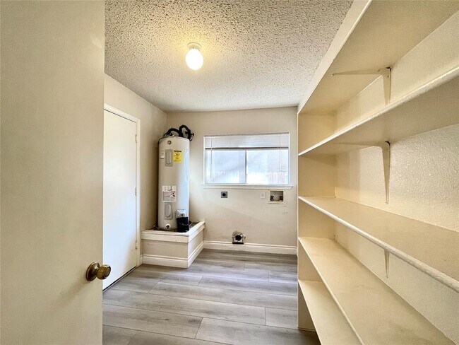 Building Photo - 2601 Byfield Dr