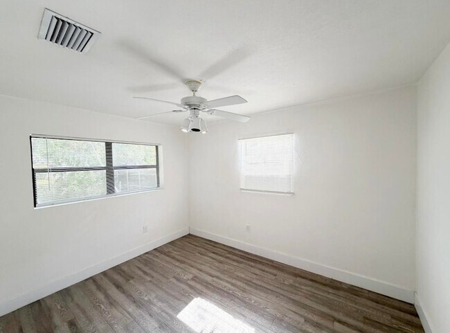 Building Photo - 1135 NW 127th St