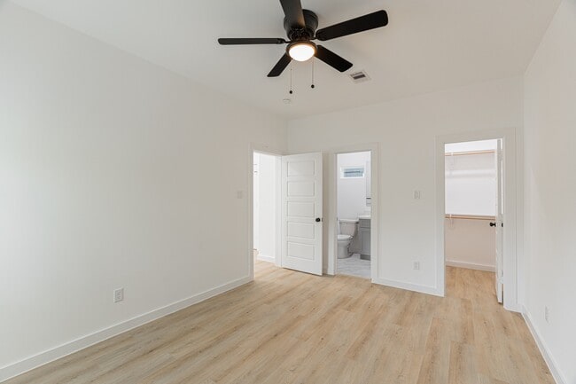 Building Photo - 7126 Bywood St