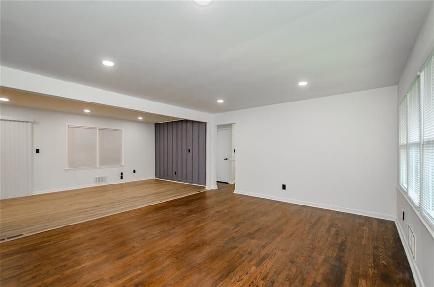 Building Photo - 3833 Wedgefield Cir