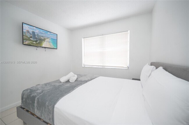 Building Photo - 500 NE 26th St