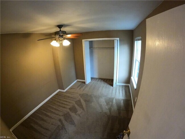 Building Photo - 1536 W 40th St