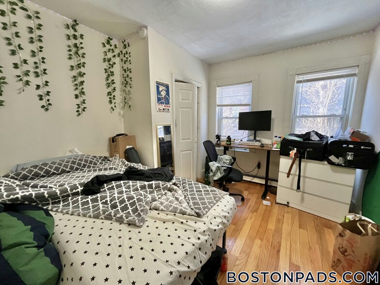 Building Photo - 3 Warwick St