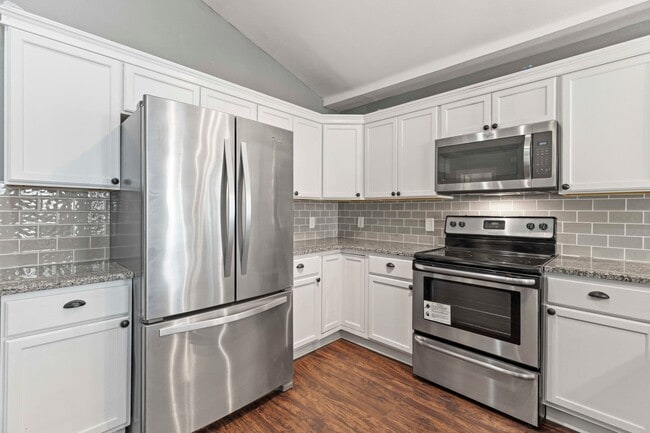 Building Photo - Fully renovated home close to downtown