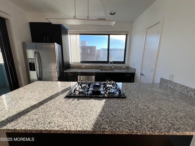 Building Photo - 510 Monroe Ave