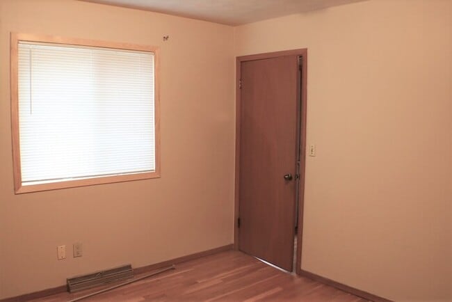 Building Photo - $2,200 | 4 Bedroom, 2 Bathroom House | No ...