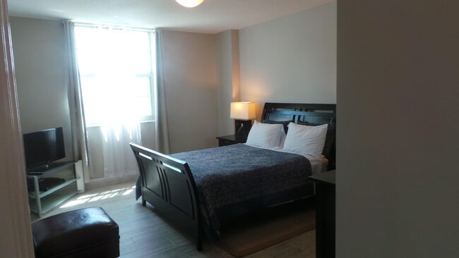 Building Photo - 610 Clematis St