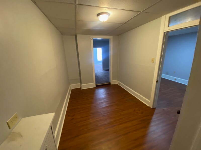 Building Photo - 423 E Main St