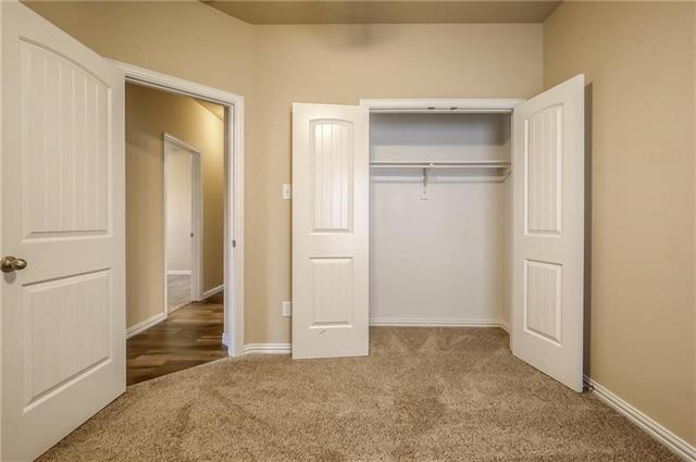 Building Photo - 817 Silver Moon Dr