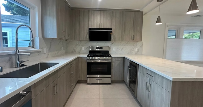 Building Photo - Fully Renovated 3BR/2.5BA SFH | Modern Upgrades | Prime San Mateo Location!