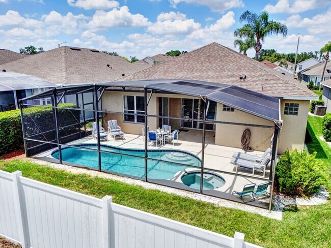 Building Photo - 8022 King Palm Cir