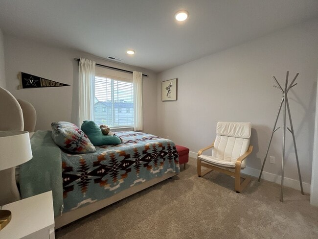 Building Photo - Open Concept 4BR Home with Island Seating, Loft & Spacious Living Room