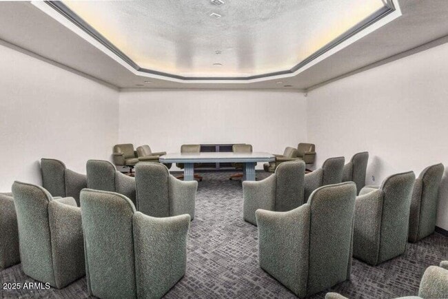 Building Photo - Charming 1 Bed 1 Bath Lower Level condo ++ Community Pool/SPA++Fitness Room