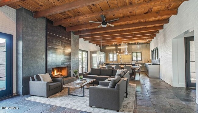 Building Photo - 902 W Verde Ln