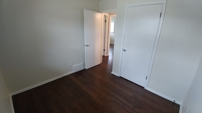 Building Photo - 3 Bedrooom Home Located in the Heart of We...