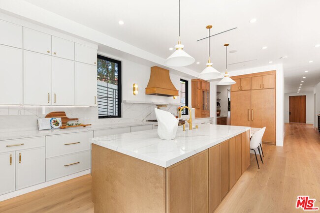 Building Photo - 2565 Patricia Ave