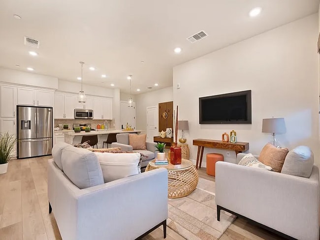 Building Photo - Premier 2/2 Condo in The Cannery