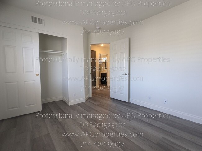 Building Photo - 3519 E Balmoral Dr