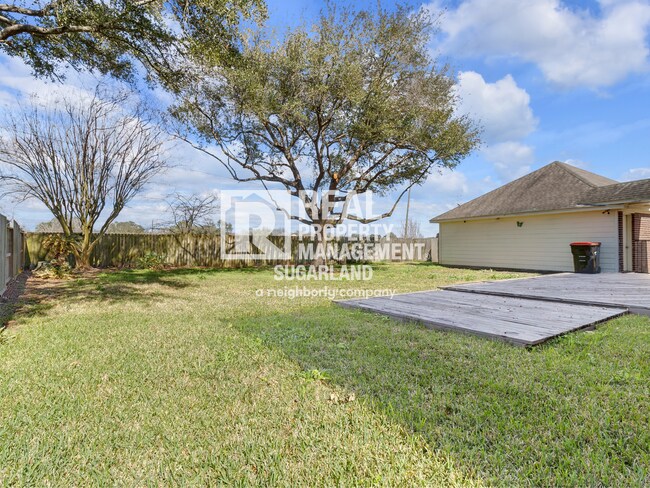 Building Photo - Executive Living in the Heart of Sugar Land
