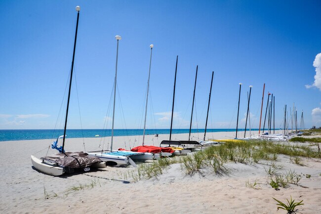 Building Photo - 250 S Ocean Blvd