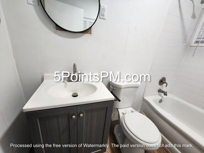 Building Photo - 1032 Andrew St