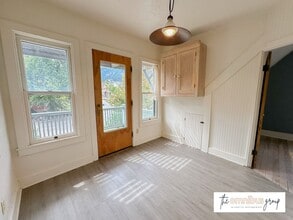 Building Photo - Maxwell Ave.