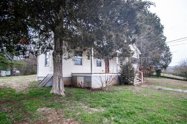 Building Photo - 521 N Chamberlain Ave