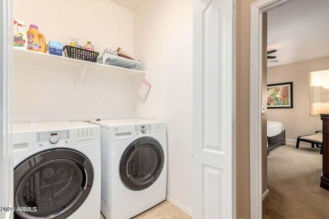 Building Photo - Fully Furnished Single Level Home w/ Pool. Short Term Lease Options Available