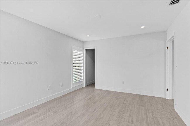 Building Photo - 6900 SW 136th St