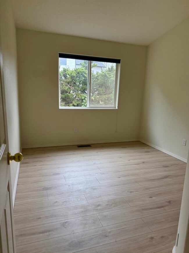 Building Photo - 15797 NW Wismer Dr