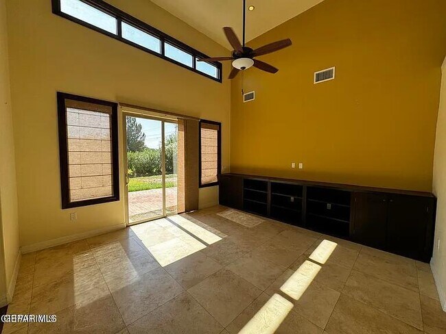 Building Photo - 5200 Garden Vly