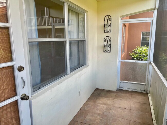 Building Photo - 140 NE 19th Ct