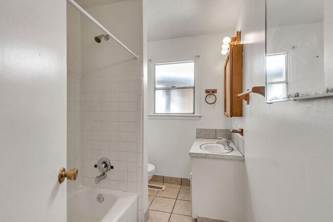 Building Photo - 187 W 2200 S