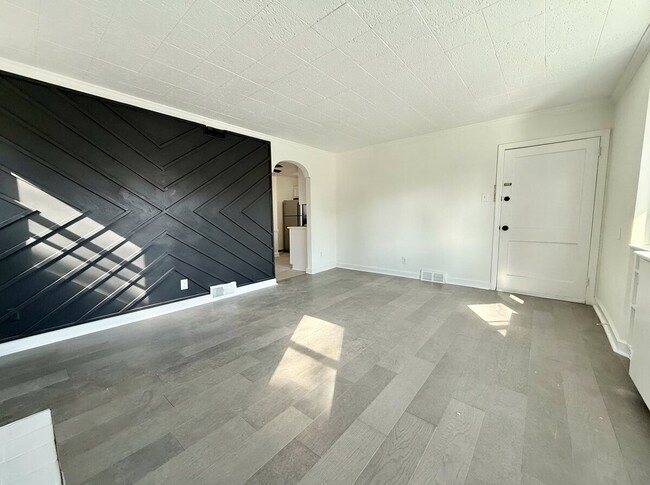 Building Photo - 658 Childs Ave