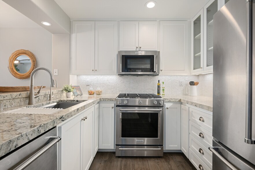 Building Photo - 126 Por La Mar Cir