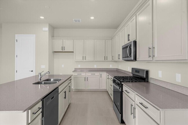 Building Photo - 10411 Pk Ests Ave