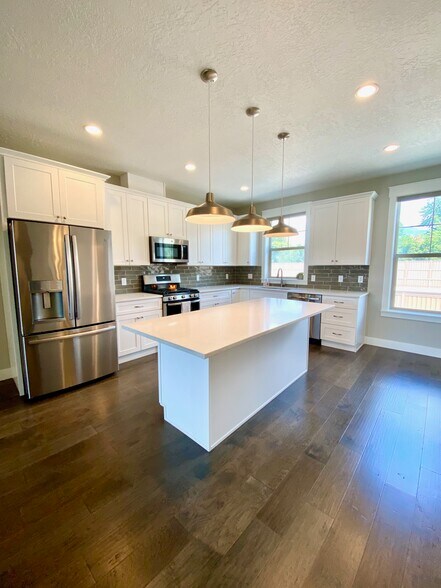 Building Photo - 10439 S Beetdigger Blvd