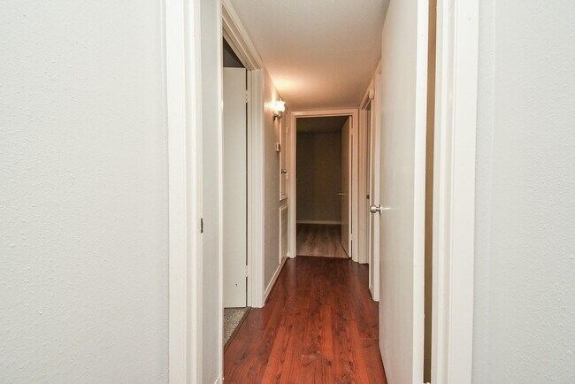 Building Photo - 2506 Meandering Trail