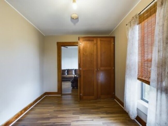 Building Photo - Cozy three bedroom in Hye Texas