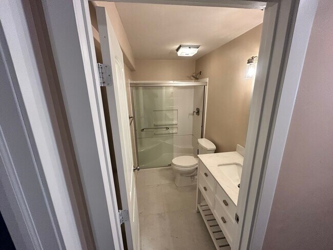Building Photo - 1432 Falcon Dr