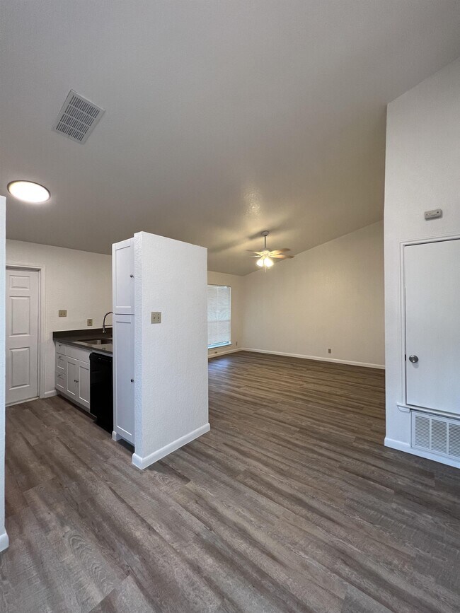 Building Photo - 8848 Meadow Range St