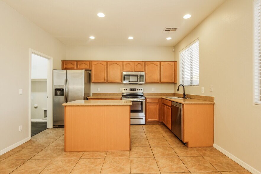Building Photo - 17520 W Mauna Loa Ln