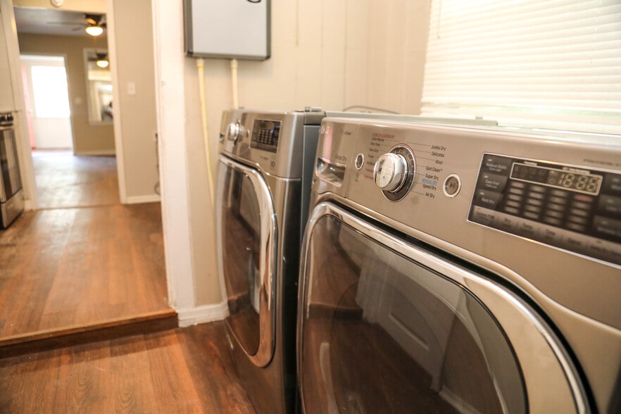 Building Photo - 1831 Bennett St