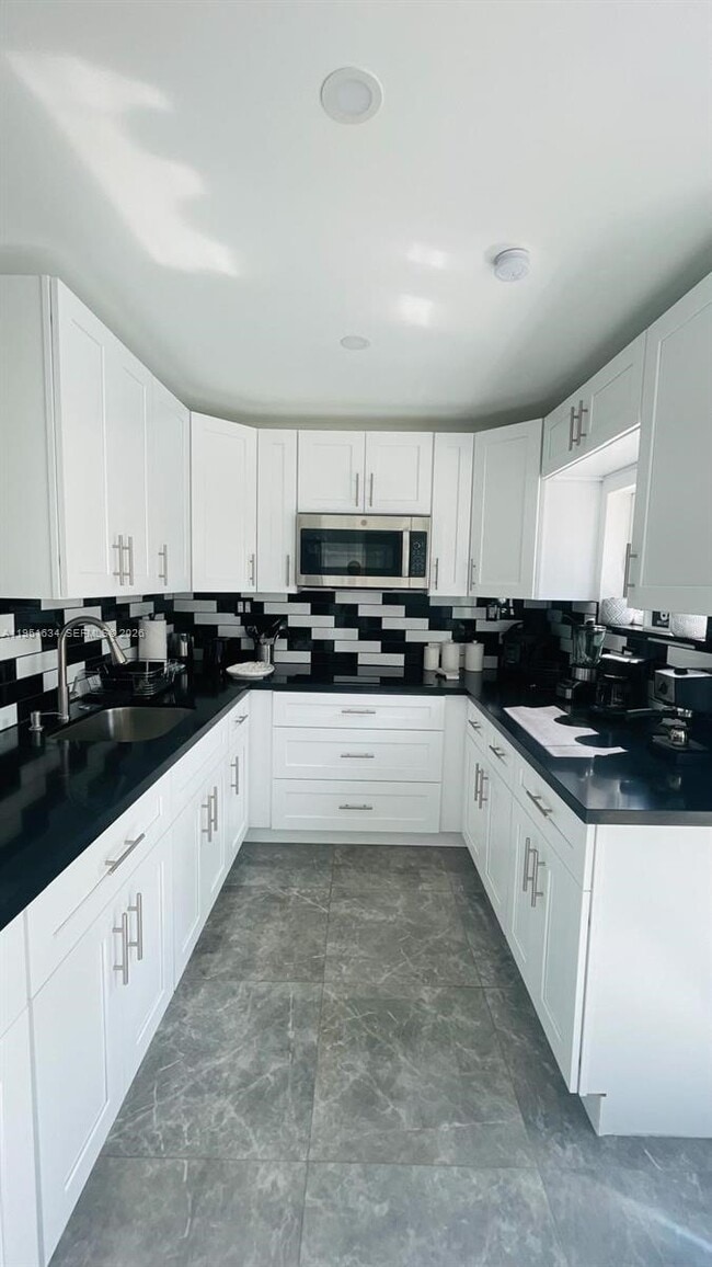 Building Photo - 5620 SW 38th St