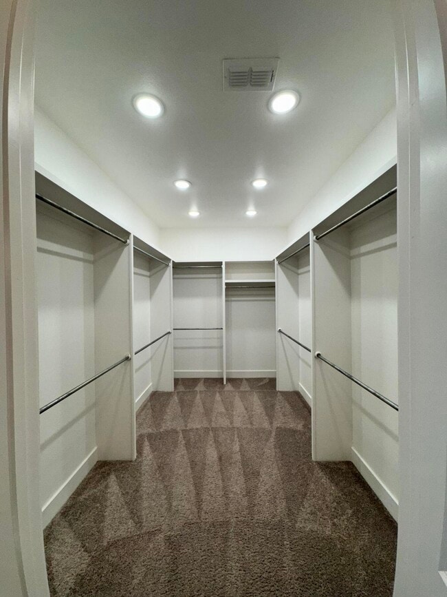 Building Photo - 23 Wilshire Blvd