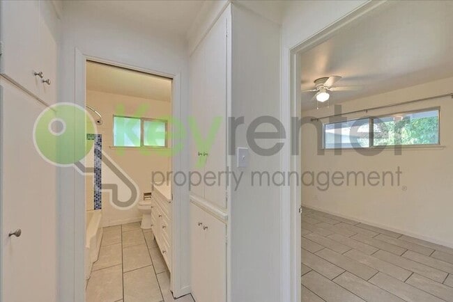 Building Photo - 6705 Greenback Ln