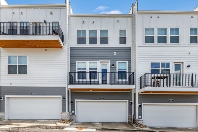 Building Photo - Modern 3 Bed, 3.5 Bath Townhome in The Nat...